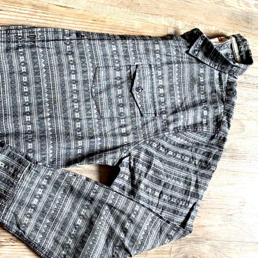 Men’s Levi’s button down size xl